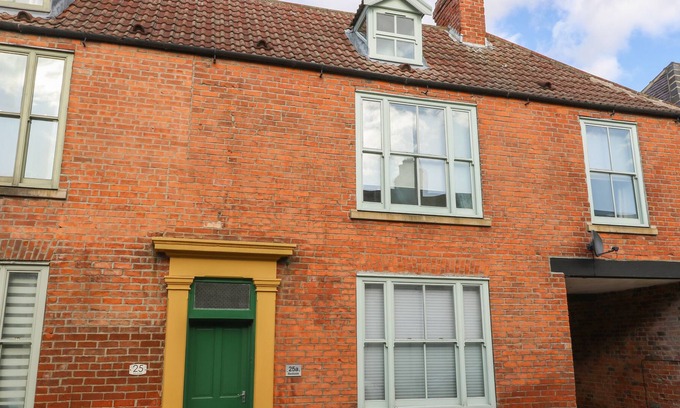Beverley Cottage | 25A BECKSIDE, pet friendly, character holiday cottage in Beverley