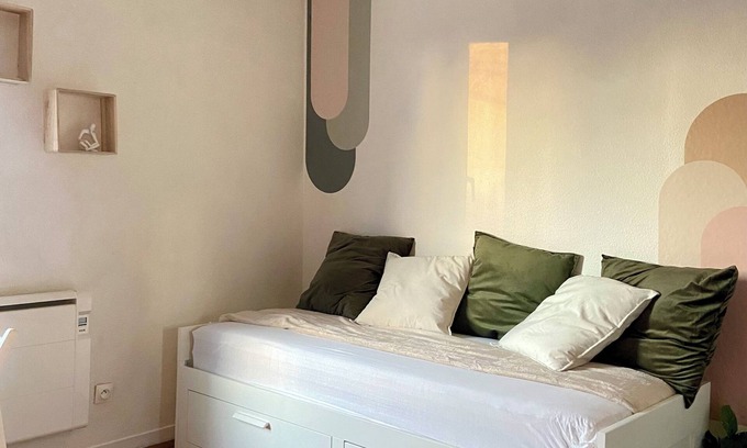 Bretigny-sur-Orge Apartment | 25min from Paris, Cosy Studio near train station