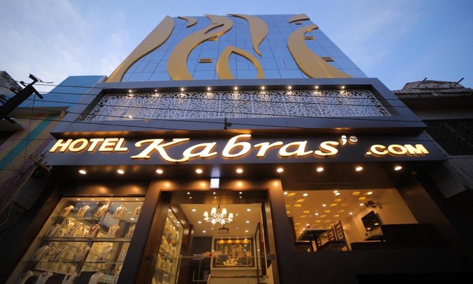 Nathdwara Hotel | 26 m² Hotel ∙ 4 bedrooms ∙ 3 guests