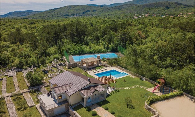 Grubine House | 260 m² House ∙ 4 bedrooms ∙ 10 guests