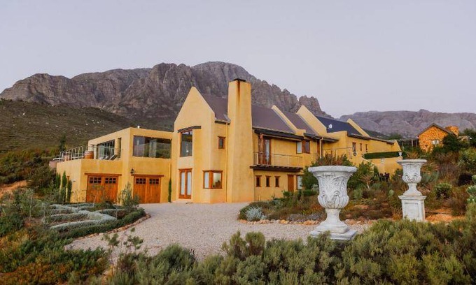 Wolseley House | 260 m² House ∙ 4 bedrooms ∙ 8 guests