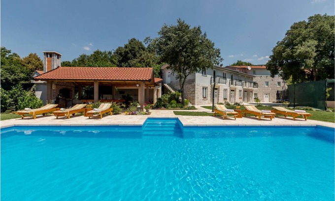 Imotski House | 265 m² House ∙ 5 bedrooms ∙ 10 guests
