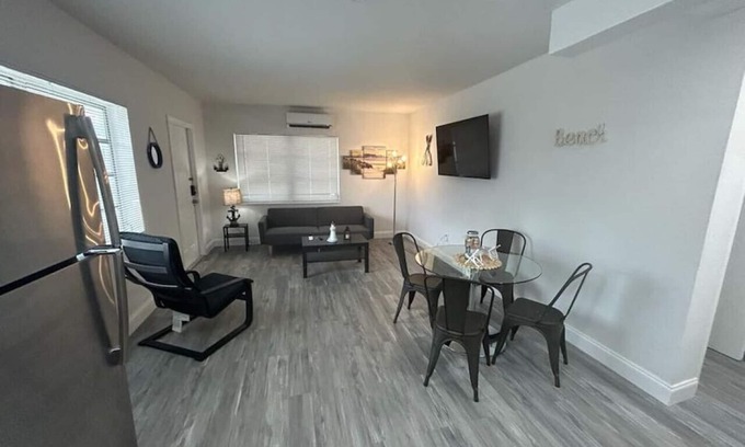 Coral Way Apartment | 2655 SW - APT 1 · Fully equipped Apt w/parking near Cocowalk!