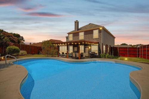 Lake Dallas House | 266 m² House ∙ 5 bedrooms ∙ 12 guests