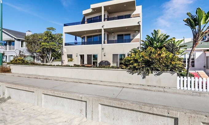 South Mission Beach Condo | 2663 Ocean Front Walk