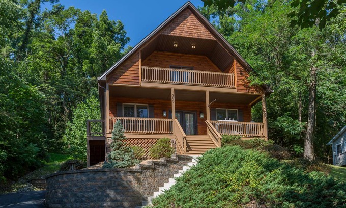 McGaheysville Cabin | 269 m² Cabin ∙ 5 bedrooms ∙ 10 guests