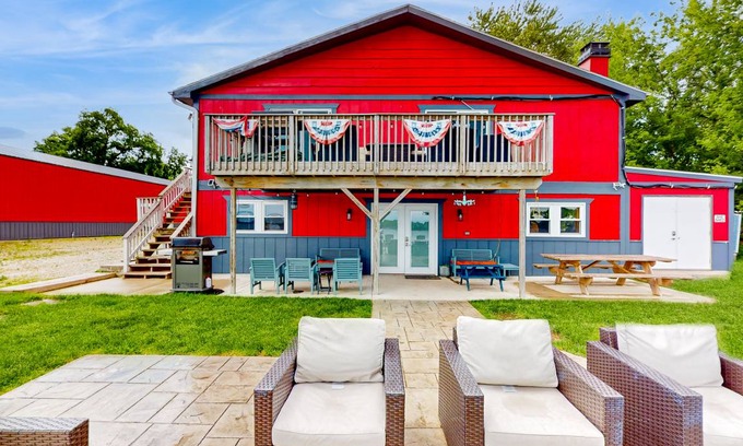 Channel Lake House | 269 m² House ∙ 6 bedrooms ∙ 25 guests