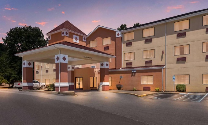 Chapmanville Hotel | 27 m² Hotel ∙ 127 guests