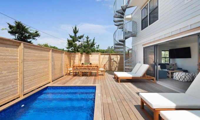 Ocean Bay Park House | 27 Ocean Bay Blvd