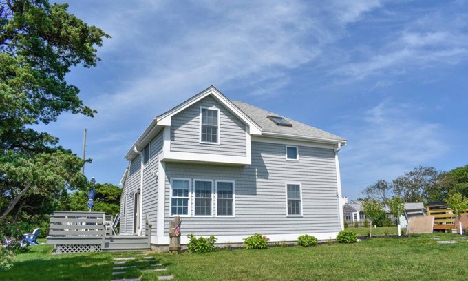 West Dennis House | 27 Trotting Park Ext Carriage House