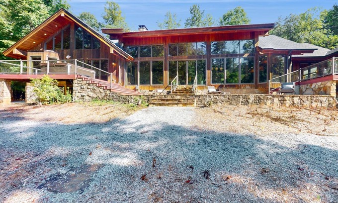 Dahlonega Cabin | 272 m² Cabin ∙ 3 bedrooms ∙ 8 guests