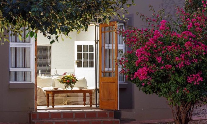 Oudtshoorn Apartment | 273 Jan Van Riebeeck