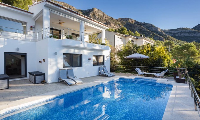 La Drova House | 279 m² House ∙ 4 bedrooms ∙ 8 guests