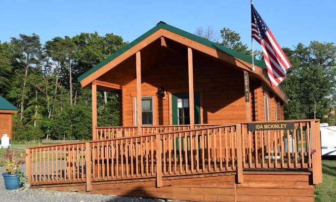College Park Resort | 279 m² Resort ∙ 6 bedrooms ∙ 16 guests