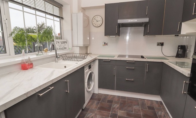 Rhos on Sea Cottage | 28 ALWEN DRIVE, pet friendly, with a garden in Rhos-On-Sea