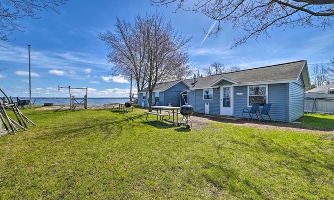 Houghton Lake Cabin | 28 m² Cabin ∙ 2 bedrooms ∙ 6 guests