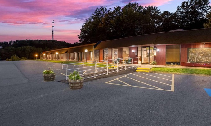 Emlenton Hotel | 28 m² Hotel ∙ 4 guests