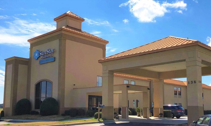 Roanoke Rapids Hotel | 28 m² Hotel ∙ 127 guests