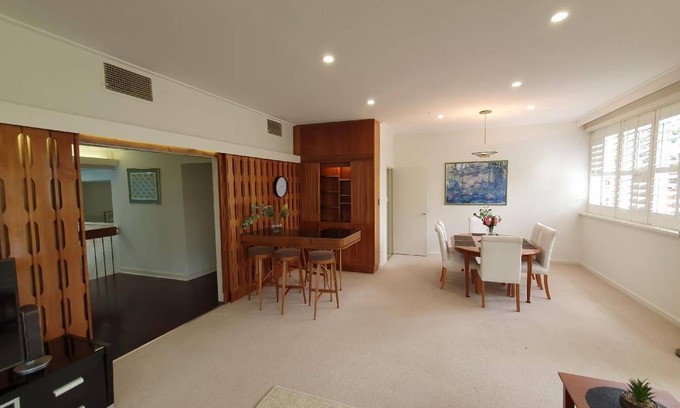 Toorak Apartment | 280 m² Apartment ∙ 3 bedrooms ∙ 8 guests