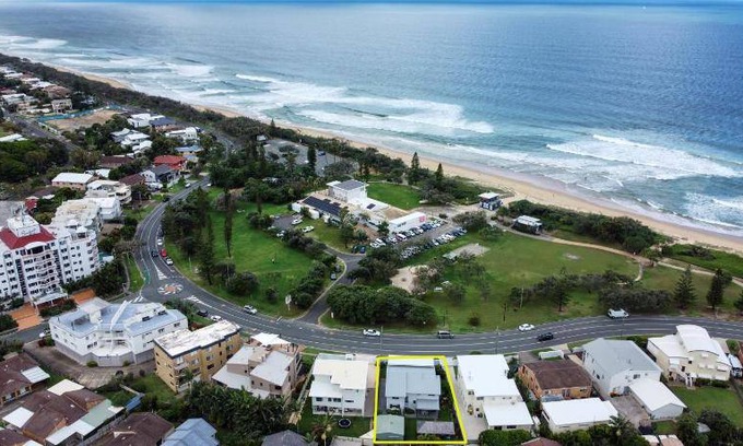 Buddina House | 280 m² House ∙ 5 bedrooms ∙ 10 guests