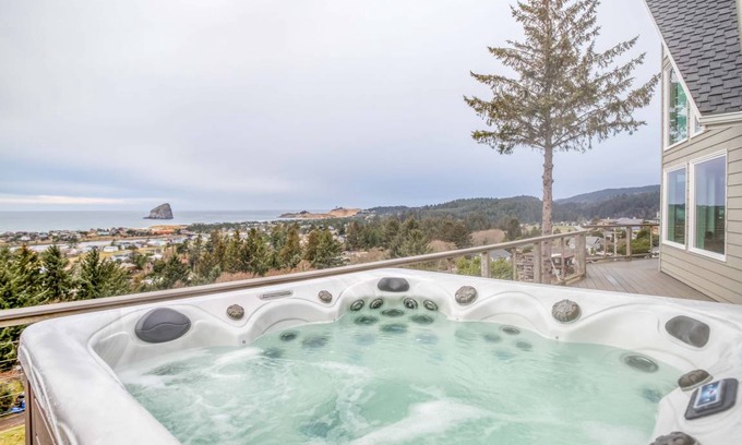 Pacific City House | 280 m² House ∙ 6 bedrooms ∙ 10 guests