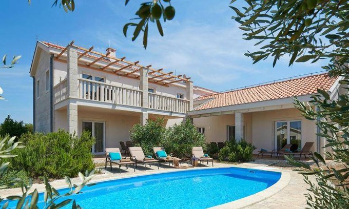 Stari Grad Villa | 280 m² Villa ∙ 4 bedrooms ∙ 10 guests