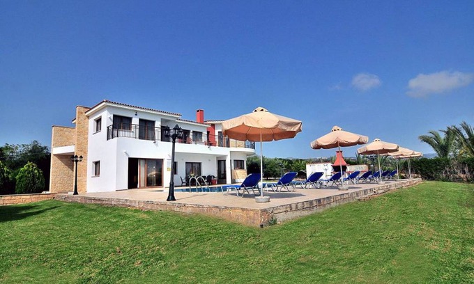 Sea Caves Villa | 280 m² Villa ∙ 5 bedrooms ∙ 11 guests