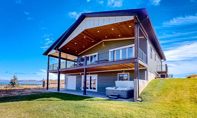Sweetwater House | 281 m² House ∙ 4 bedrooms ∙ 19 guests