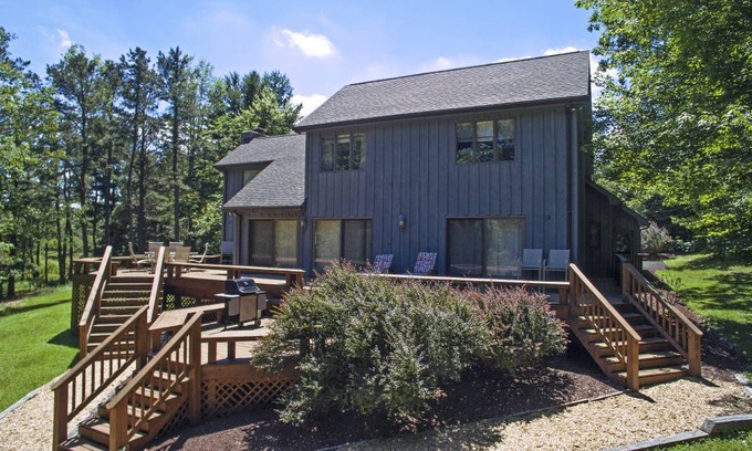 Blakeslee House | 282 m² House ∙ 4 bedrooms ∙ 9 guests