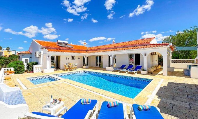 Pera Villa | 284 m² Villa ∙ 4 bedrooms ∙ 8 guests