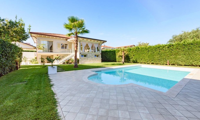 Querceta Villa | 285 m² Villa ∙ 5 bedrooms ∙ 10 guests