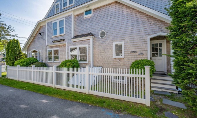 Chatham House | 289 m² House ∙ 8 bedrooms ∙ 18 guests