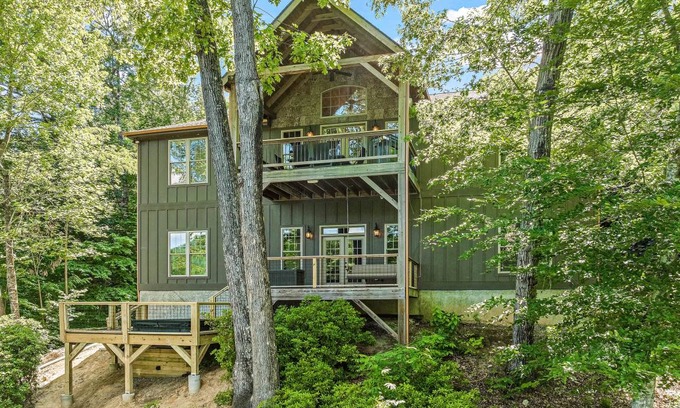 Lake Lure House | 290 m² House ∙ 4 bedrooms ∙ 12 guests