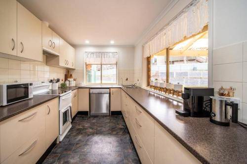Nairne House | 290 m² House ∙ 4 bedrooms ∙ 10 guests