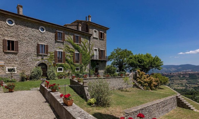 Orvieto Villa | 290 m² Villa ∙ 8 bedrooms ∙ 16 guests