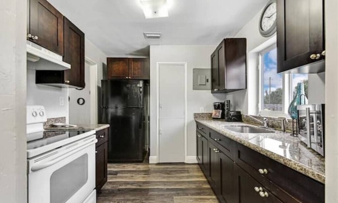 Highland Garden Villa | 2908 Hollywood in Hollywood
