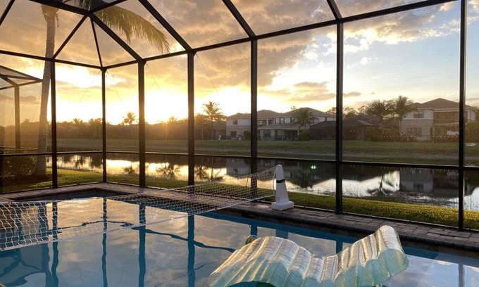 Naples House | 293 m² Bungalow ∙ 4 bedrooms ∙ 10 guests