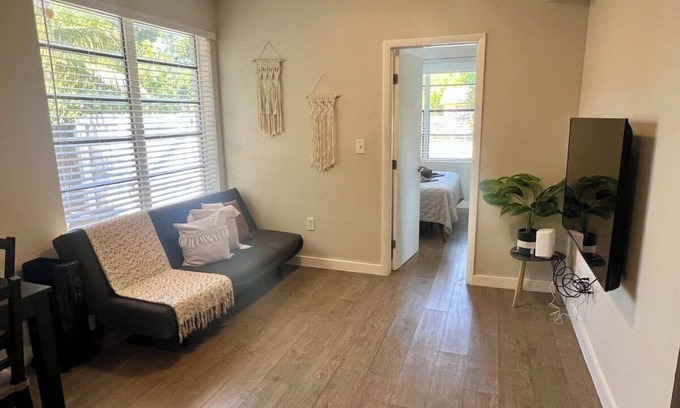 Allapattah Apartment | 2932 #2 · Cozy Allapattah Getaway
