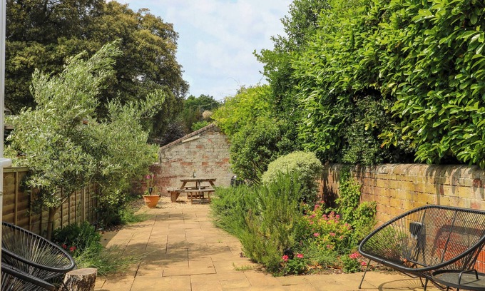 Langstone Cottage | 2A The Mews