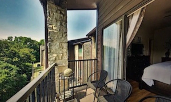 New Braunfels Condo | 2B/2B Condo on Comal River just across Schlitterbahn
