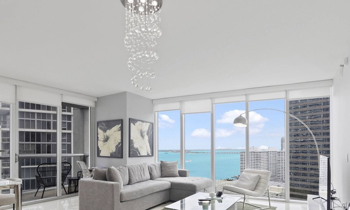 Downtown Miami Condo | 2B/2B Corner Unit w Water View FREE Parking Pool Spa Heart of Brickell