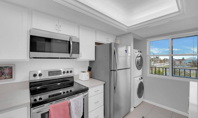 South Island Condo | 2B/2B Fairview Isles Condo, Walk to Beach, Heated Pool!