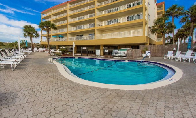Madeira Beach Condo | 2b 2b - Partial Beach Views Madeira Norte #101