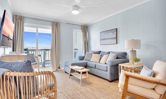 North Carolina Coast Condo | 2B, Oceanfront, First Floor, Pool, King Bed