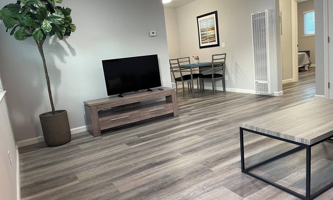 Sunnyvale West Apartment | 2B1B remold home near High-tech/Parking/Laundry in Sunnyvale