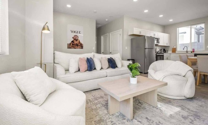 Glendale Apartment | 2B2B Free Parking & Premium Beds