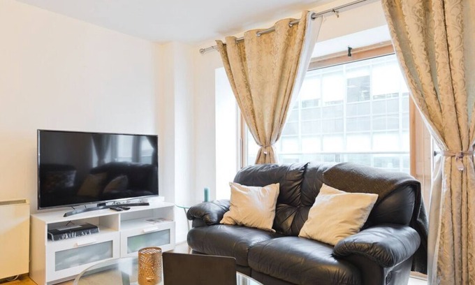 Grand Canal Dock Apartment | 2bab / 2bab Great location in the city