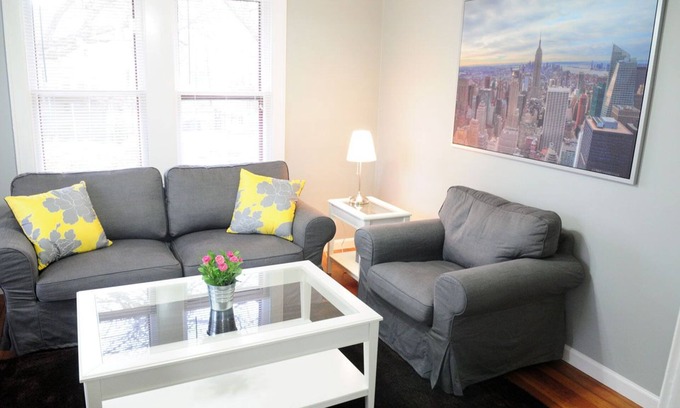 Hyde Park House | 2BD/1BA - The Treehouse - 1930's Hyde Park Home by UT/Downtown