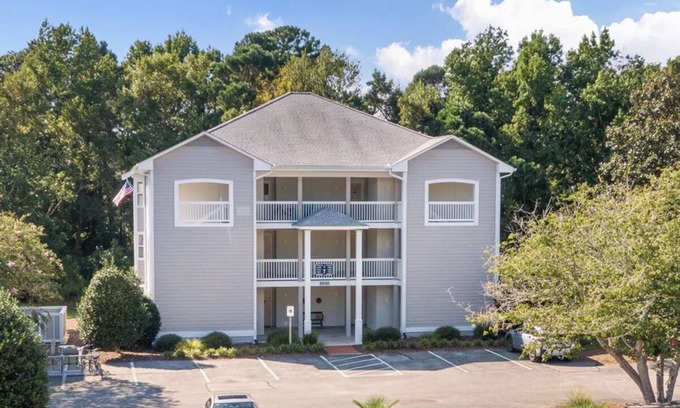 St. James Condo | 2BD 2 BA in exclusive St. James w/pool. Easy access to OKI Beaches & Southport!
