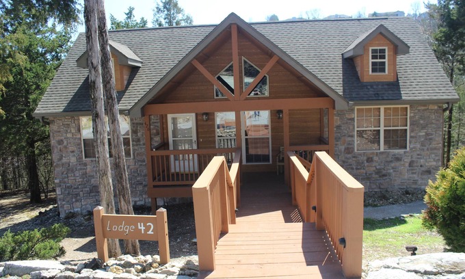 Branson Cabin | 2BD/2BA BRANSON CABIN by SILVER DOLLAR CITY- In Stonebridge, Overlooking Creek